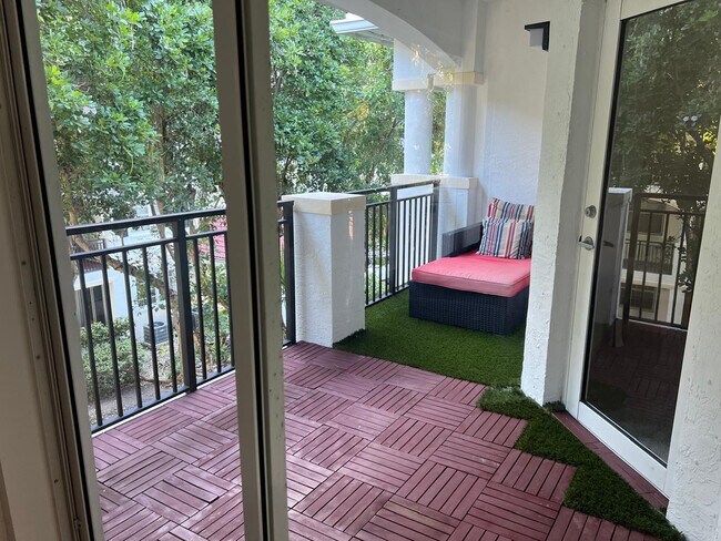 Building Photo - 3205 NE 184th St