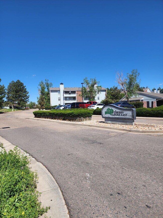 Building Photo - 2 Bed 2 Bath Condo With Balcony!