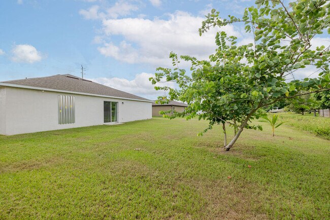 Building Photo - 362 NW Bayshore Blvd