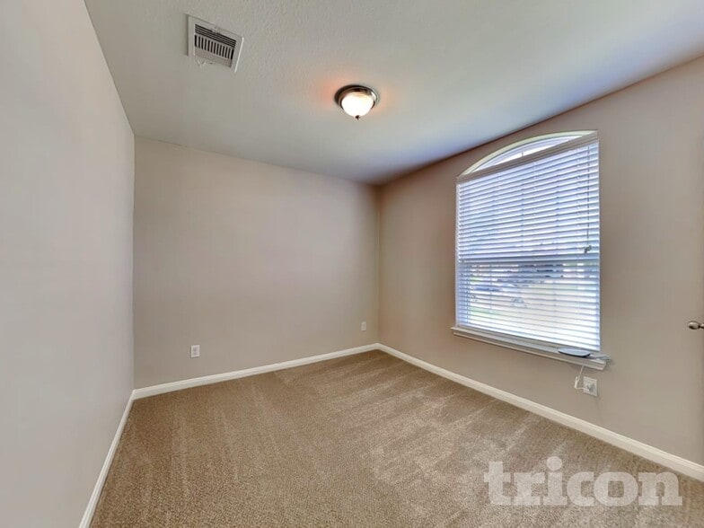 Building Photo - 329 Shoshone Ridge Dr