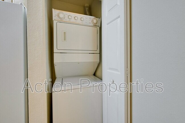 Building Photo - 2255 Showers Dr