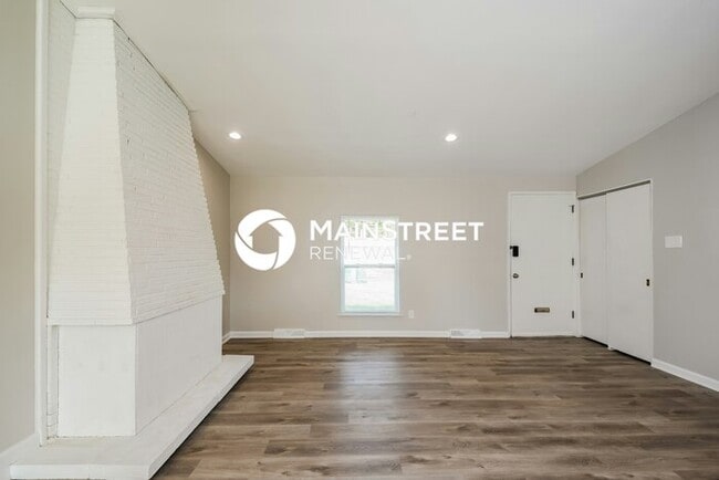 Building Photo - 3 Bedroom Pet-Friendly Home in St. Louis, MO with Main Street Renewal