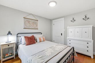 Building Photo - 65 S Elm St