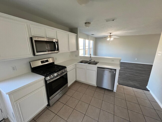 Building Photo - 19451 Nasworthy Dr