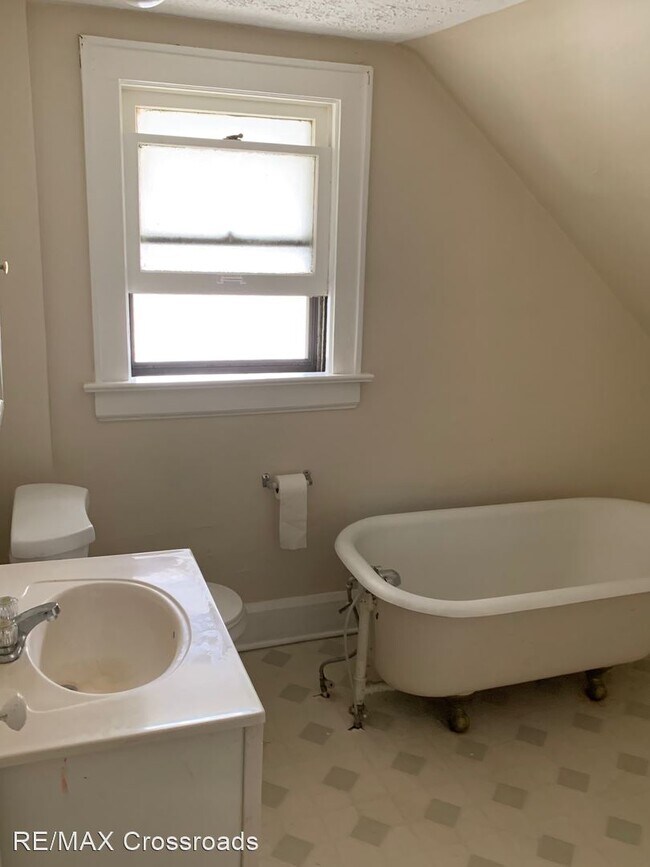 Building Photo - 3 br, 1 bath House - 404 Noah Ave.
