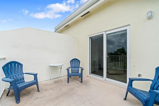 Building Photo - 470 Bella Vista Ct N