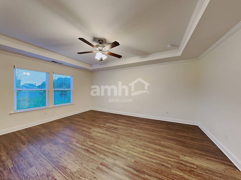 Building Photo - 246 Lake Vista Dr