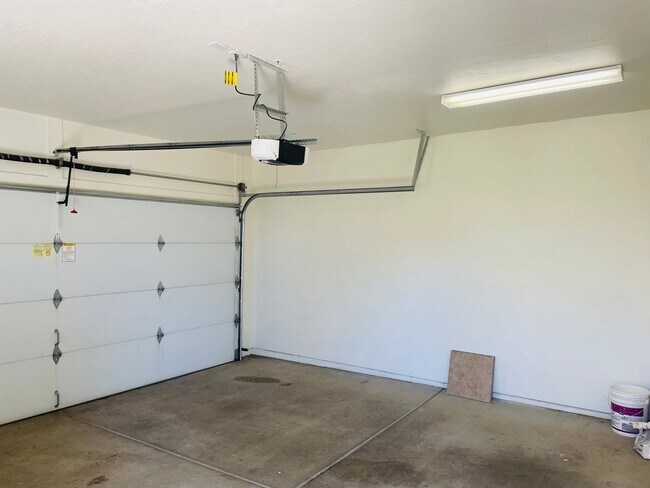 Building Photo - 520 Jordan Rd