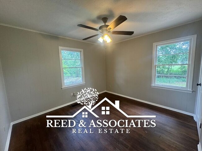 Building Photo - 4 Bedroom in Shelby Forest- Frayser