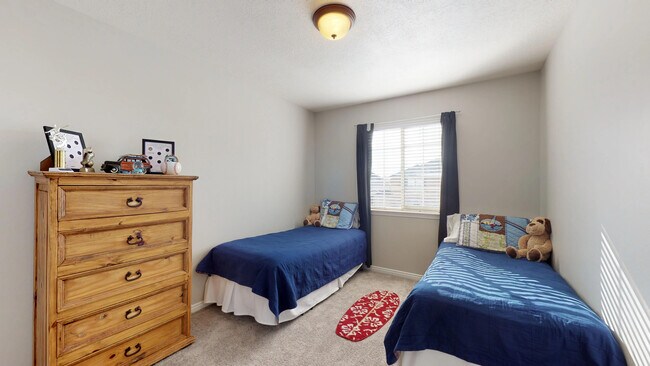 Building Photo - 4058 Valderrama