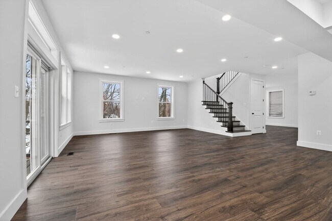 Building Photo - Spacious New Build in Quiet Silver Spring - Available Now