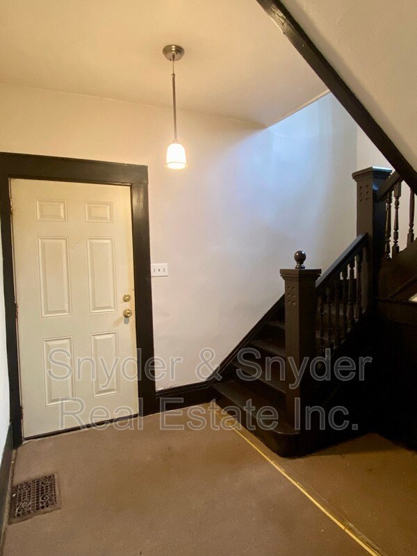 Building Photo - 390 Doyle St