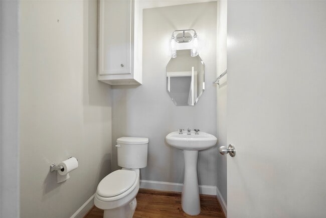 Building Photo - 650 Westcross St