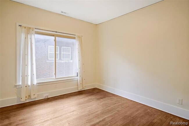 Building Photo - 1484 Virginia Park St