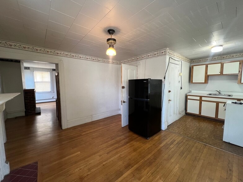 Building Photo - 74 Otis St