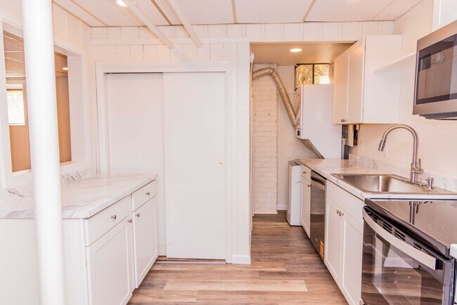 Building Photo - 700 Grove Ave