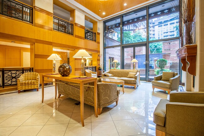 Building Photo - Cozy Studio Condo in Penn Quarter!