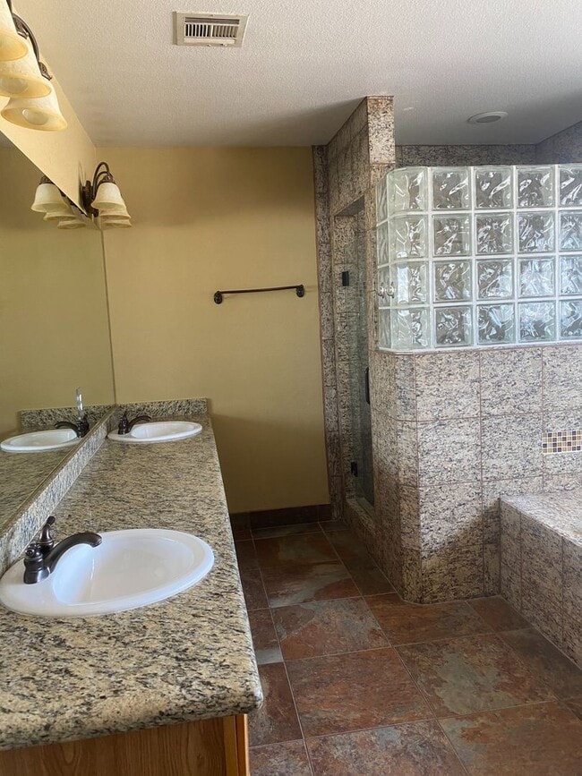 Building Photo - Single Story 4 Bedroom on 1/2 Acre Lot w/ Pool & Spa!