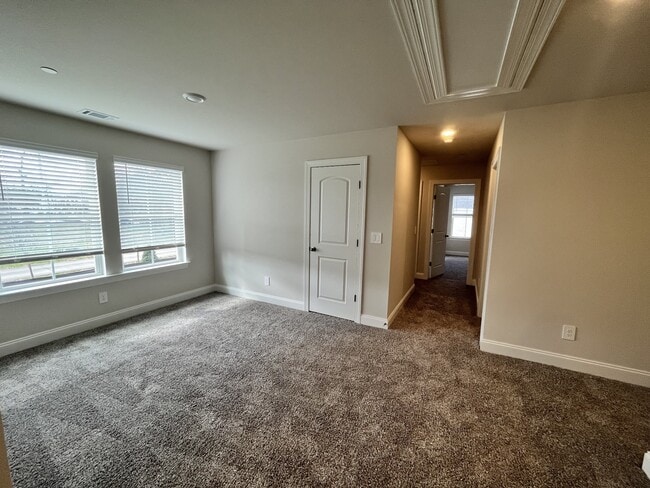 Building Photo - 204 Douglas Bend Rd