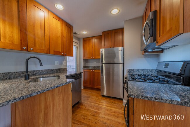 Building Photo - 4420 N Ashland Ave