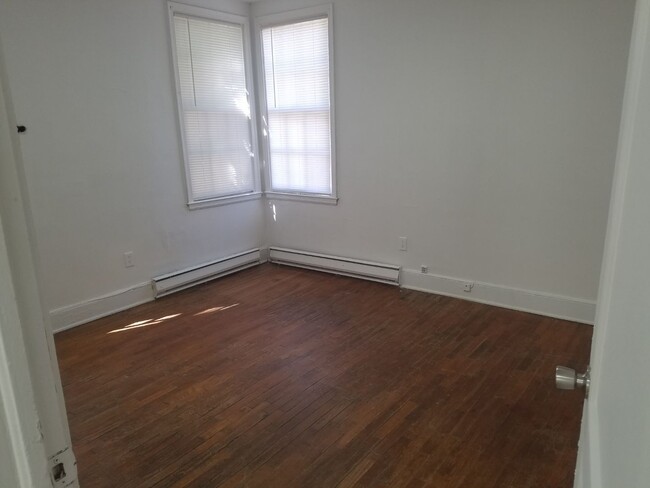 Building Photo - Two Bedroom Apt For Rent in Sumter SC! Two...