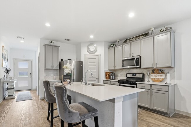 Building Photo - 14507 Rain Tree Dr