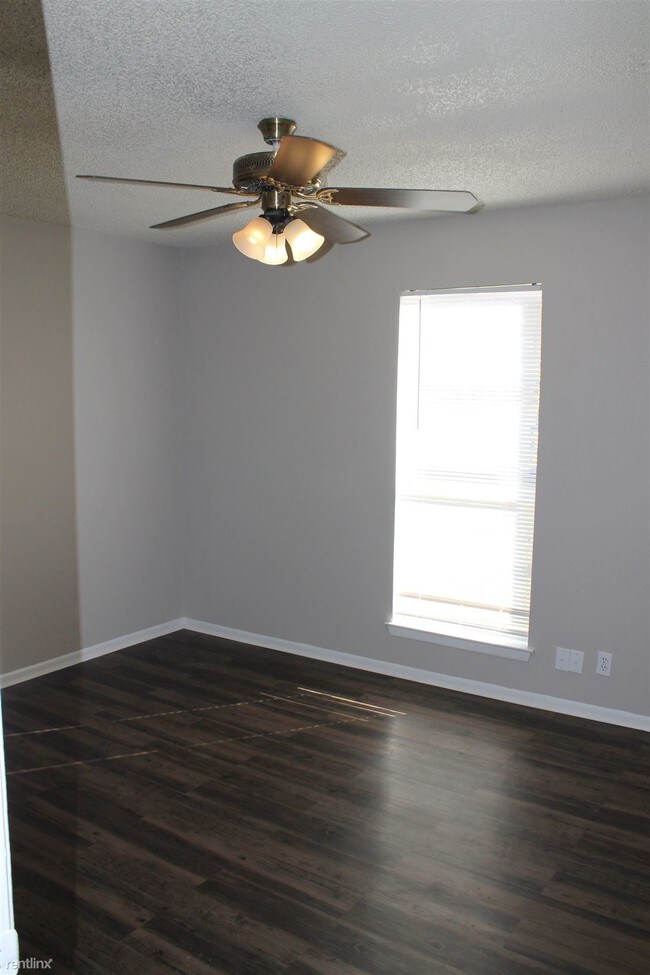 Building Photo - 2 br, 1 bath Apartment - 4243 Family Tree
