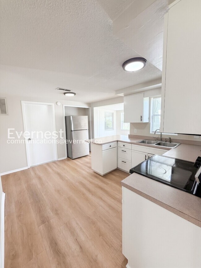Building Photo - Cozy 2 Bed, 1 Bath Home with Patio and Garage | Pet Friendly | Available Now!