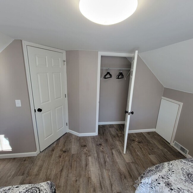 Building Photo - 4 Bed, 2 Bath Home for Lease-Furnished-Sparta,TN