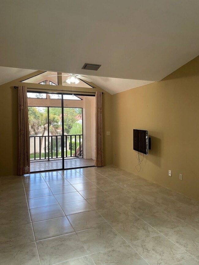 Building Photo - 546 Via Fontana Dr