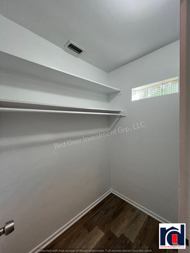 Building Photo - Michigan Ave Duplex