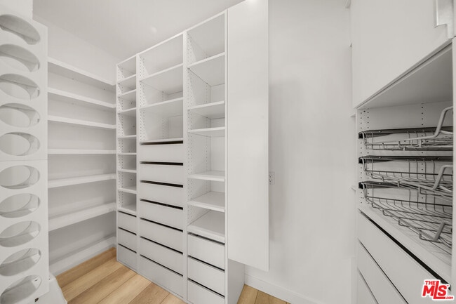 Building Photo - 728 W 37th St
