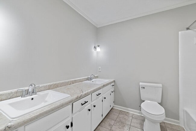 Building Photo - 315 Holland Hill Dr