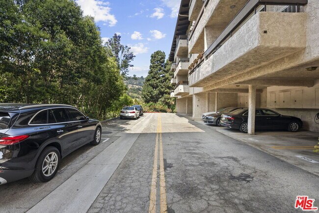 Building Photo - 2700 Cahuenga Blvd