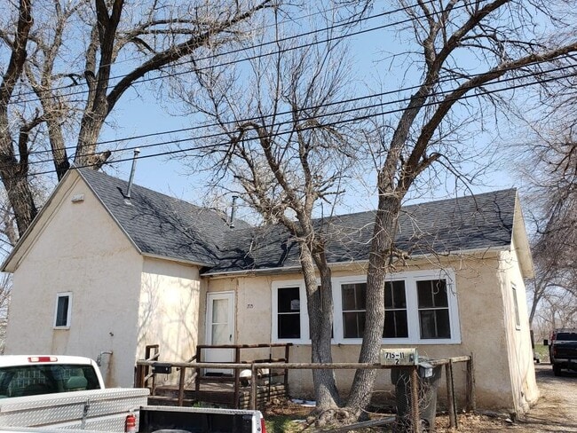 Building Photo - 715-711 11th Ave