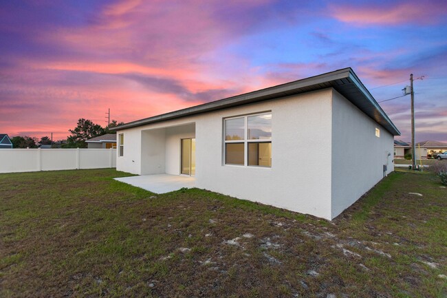 Building Photo - 361 Begonia Ct