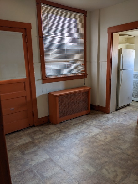 Building Photo - 5252 Oakland St