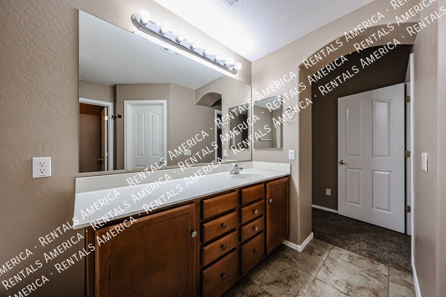 Building Photo - 36322 W Alhambra St