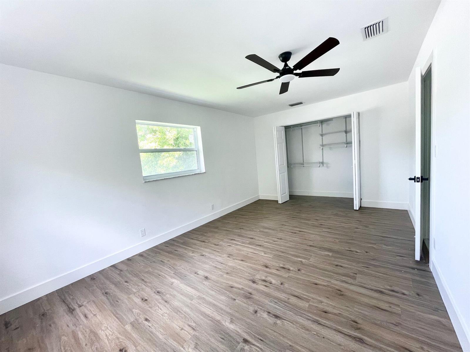 Building Photo - 6606 NW 95th Ave
