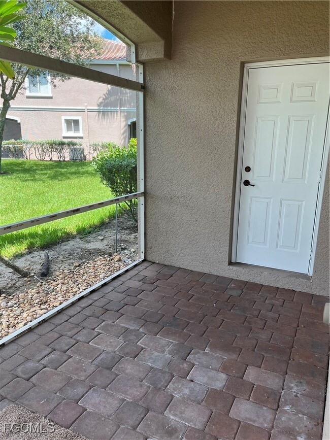 Building Photo - 9999 Chiana Cir