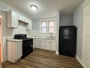 Building Photo - 2843 W Berteau Ave