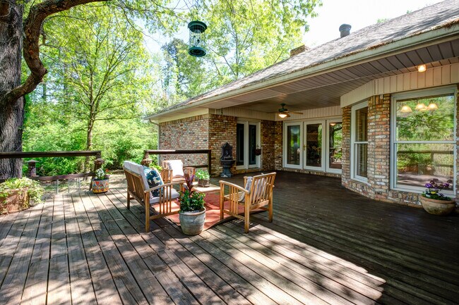 Building Photo - 222 Frazier Ln