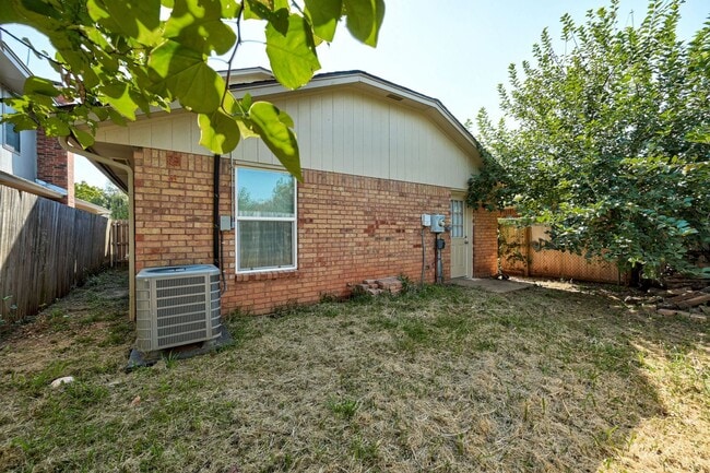Building Photo - Beautiful 3 Bed 2 Bath in the Heart of Moore!