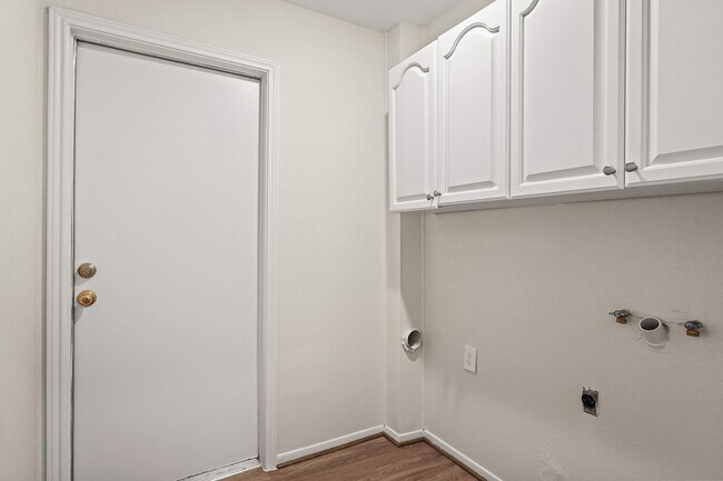 Building Photo - 1426 Ashwood Dr