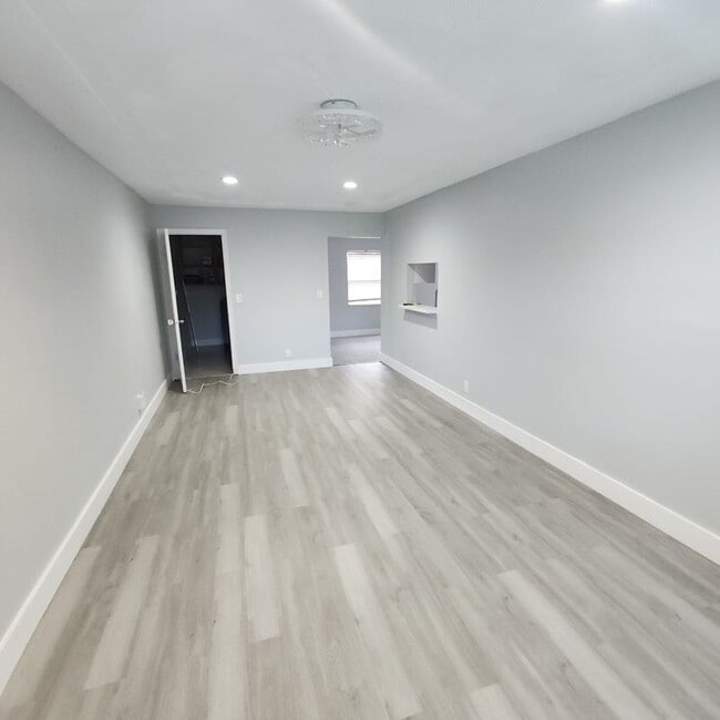 Building Photo - 308 SW 76th Terrace