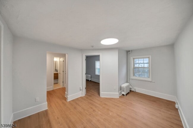 Building Photo - 1000 Main St