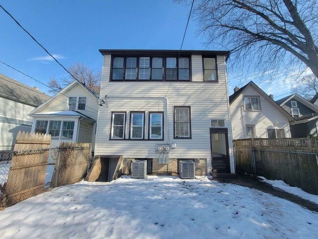 Building Photo - 1122 Sherman Ave
