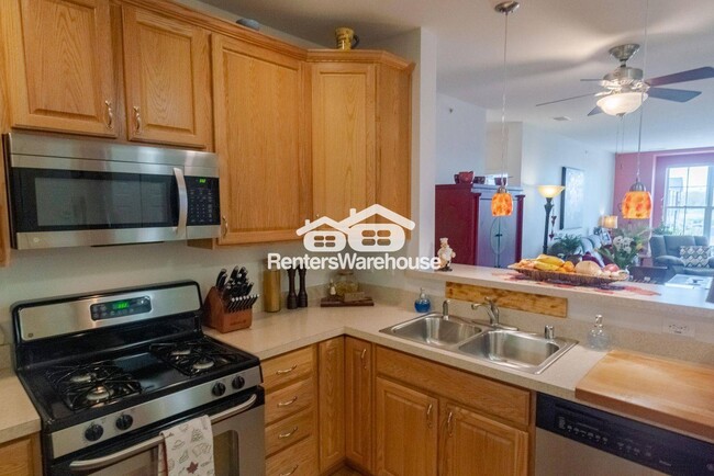 Building Photo - 3872 S Lake Dr