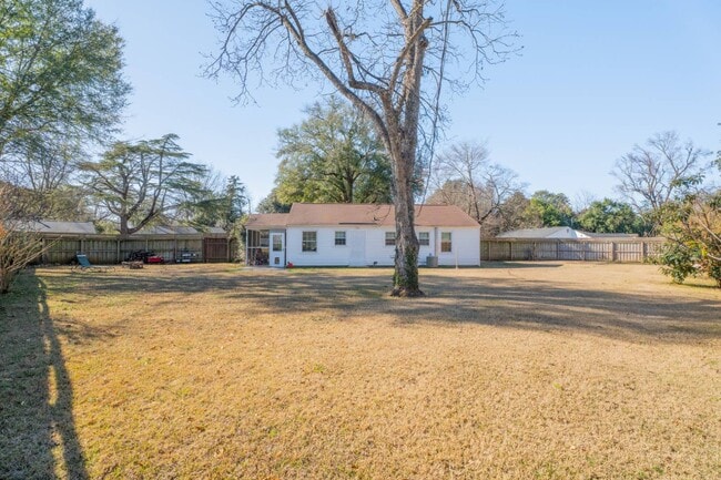 Building Photo - 104 Sharyn Ln