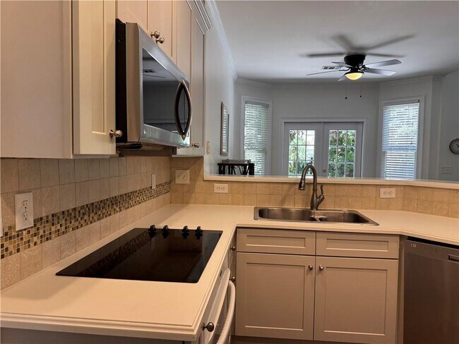 Building Photo - 4913 Green Pointe Way NE